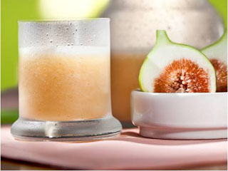 Sucos ajudam a hidratar o corpo nos dias quentes do verão Sucos ajudam a hidratar o corpo nos dias quentes do verão